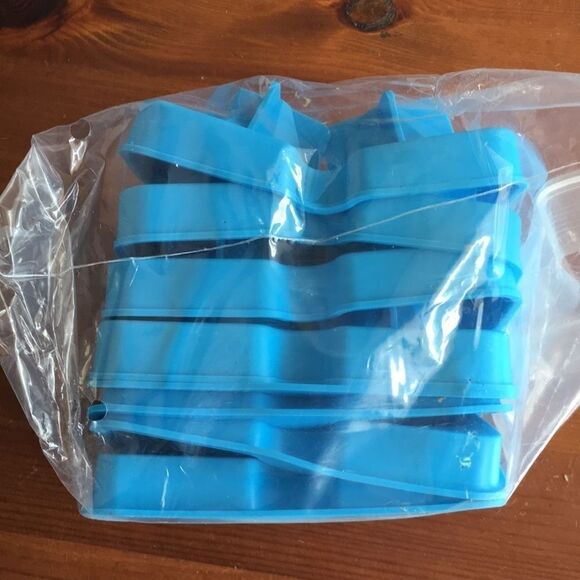 Bundle Sale 3 for $15 | Dr. Hetzner 4-Pack Diamond Shape Ice Cube Trays - Picture 7 of 14